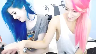 Яркие потаскушки Kati3kat мастурбируют перед камерой