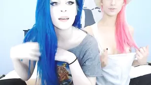 Яркие потаскушки Kati3kat мастурбируют перед камерой
