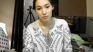 Чарующая самка April_showersx развлекается с секс игрушками