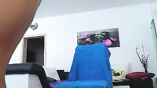 Сисястая блондинка KeissyKate позирует обнаженная