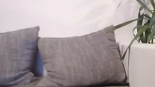 Сексуальная блондинка Blowjobjosie мастурбирует пилотку рукой