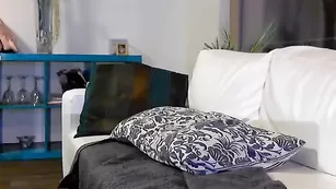 Роскошная путана Carla_xxx ласкает красивые сиськи