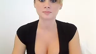 Скрытое видео с ТикТока утекло в сеть! Учительница совращает своих учеников по вебкамере