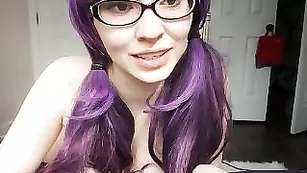 Молодая проказница Nataliagrey скачет на секс машине