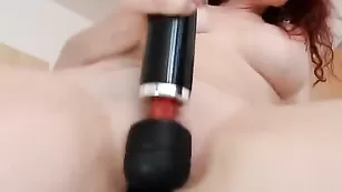 Симпатичная пассия Alishka куражится с секс игрушками