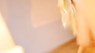 Милая телочка Livegoddess развлекается с резиновым хером