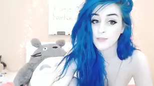 Шальная малышка Kati3kat раздевается перед камерой