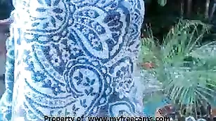 Очкастая путана ExoticAmaya показывает свои прелести