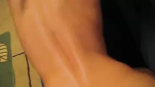 Горячая брюнеточка Вероника сосет и трахается