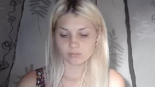 Прелестная блонда Balerinka общается во фри чате