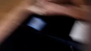 Пикантная блондинка Aubreemartin скачет на секс игрушке