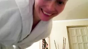 Пикантная стерва Michelina87 моется в ванне