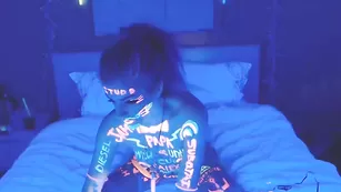 Строптивая курва Kati3kat смачно дрочит пизду