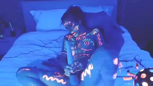 Строптивая курва Kati3kat смачно дрочит пизду