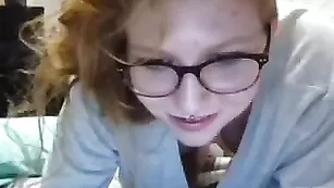 Рыженькая куртизанка Redheadedhippie общается во фри чате