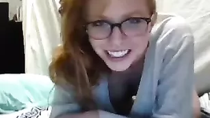 Рыженькая куртизанка Redheadedhippie общается во фри чате