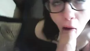 Обворожительная шмара Camsonfire отсасывает член