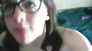 Обворожительная шмара Camsonfire отсасывает член