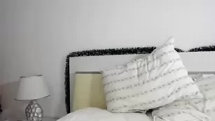 Милые телочки Sexxylorry занимаются мастурбацией