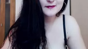 Строптивая курва Roujeme занимается вагинальной дрочкой