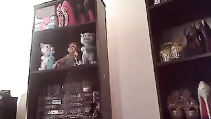 Стерва с татуировками Dayaanna трахает анал секс машиной