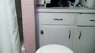 Смазливая брюнетка Fuckallmyholes6969 дрочит вагину