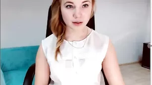 Молоденькая шалунья zarinochkka показывает сиси