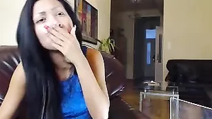 Аппетитная куртизанка PerkyDiana нежно теребит киску