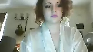 Милая сучка Sexslave0823 курит сигареты и показывает грудь