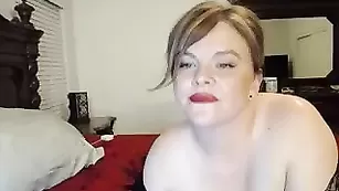 Смазливая толстушка Orgasm показывает обвисшие сиськи