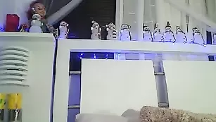 Обворожительная брюнетка Dayaanna возбуждает крупной попой