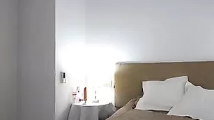 Изумительная шалава StunningAna трахает пизду