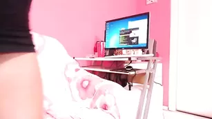 Ажурная соска PinkAndre сует пальцы в анус
