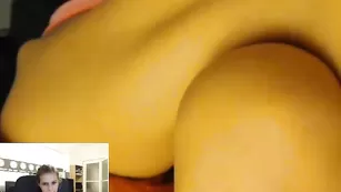 Молодая красотка Sexyofficegirl нежно теребит пизду