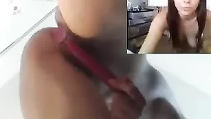 Сексуальная пассия KatieDahrk ласкает вагинальное отверстие