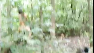 Великолепная шалава LucysLounge отсасывает хуй в лесу