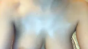 Пошлая телочка Dirtylove21 ласкает бритую писечку