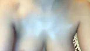 Пошлая телочка Dirtylove21 ласкает бритую писечку