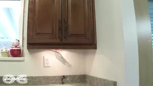 Грудастая брюнетка RocketteRose нежно трахает пизду