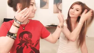 Милые девки Birdylovesit общаются в бесплатном чате