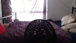 Худая шалава Rosie_rae мастурбирует пизду