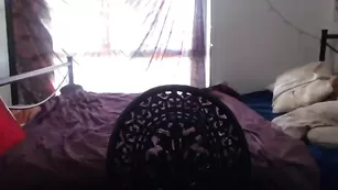 Худая шалава Rosie_rae мастурбирует пизду