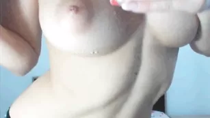 Озорная блонда SexySweet_Grl показывает интимные места