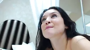 Обаятельная шалава Foxylarysa общается с поклонниками