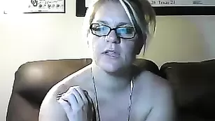 Бесподобная старушка Oneblonde4u занимается вагинальной дрочкой