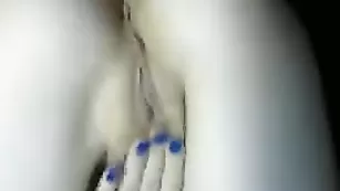 Строптивая пассия Dama_delovaya теребит бритую киску