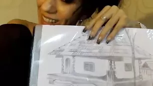 Игривая крошка Evelyne92 показывает свое творчество