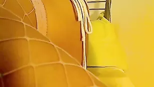 Шальная курва Hijadelol нежно теребит пизду