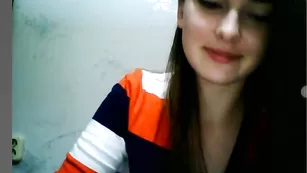 Пышная соска collegegirlx хвастается сиськами