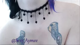 Похотливая стерва Sexy_Aymee отсасывает хуй